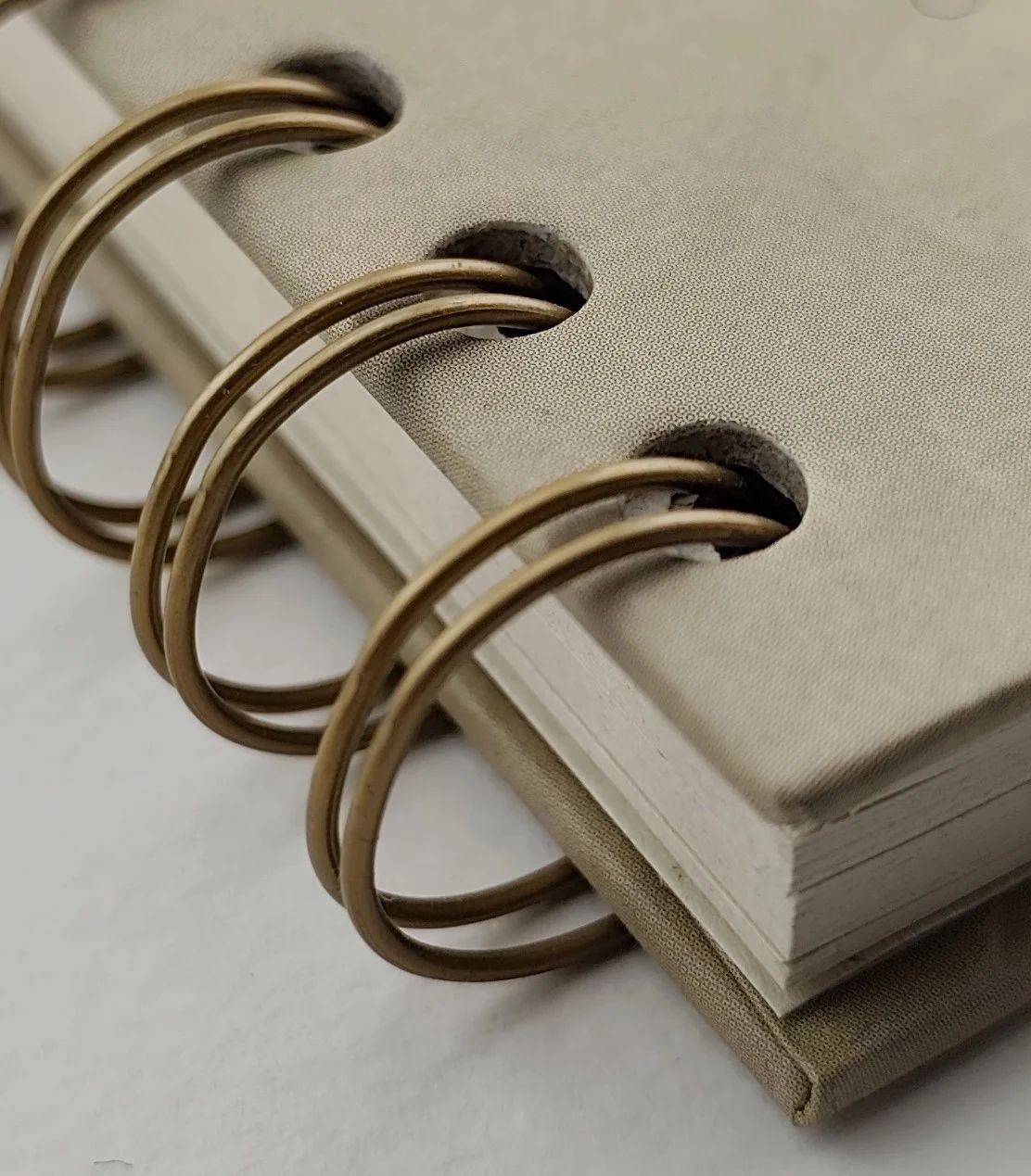 Double-O ring binding in several colors · Rocco Gráficas · Medellín