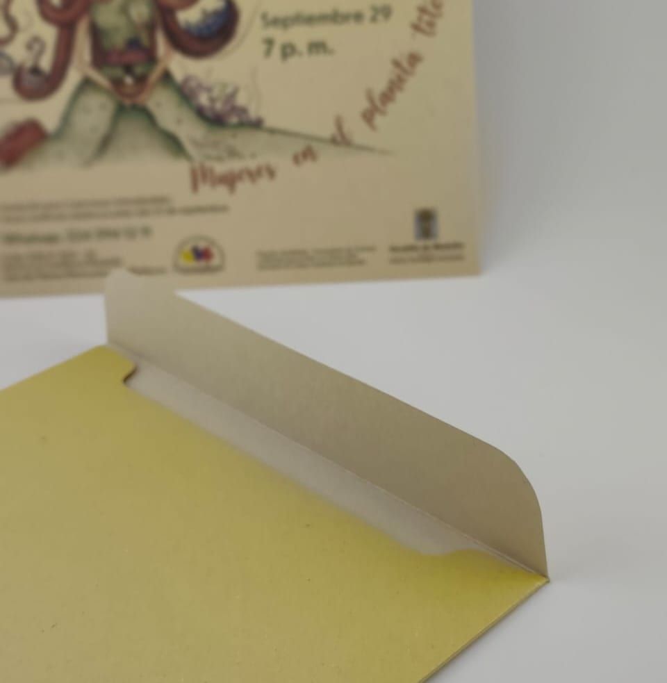 Titirifestival 2023 card behind its open envelope with a rounded flap, printed at Rocco Gráficas