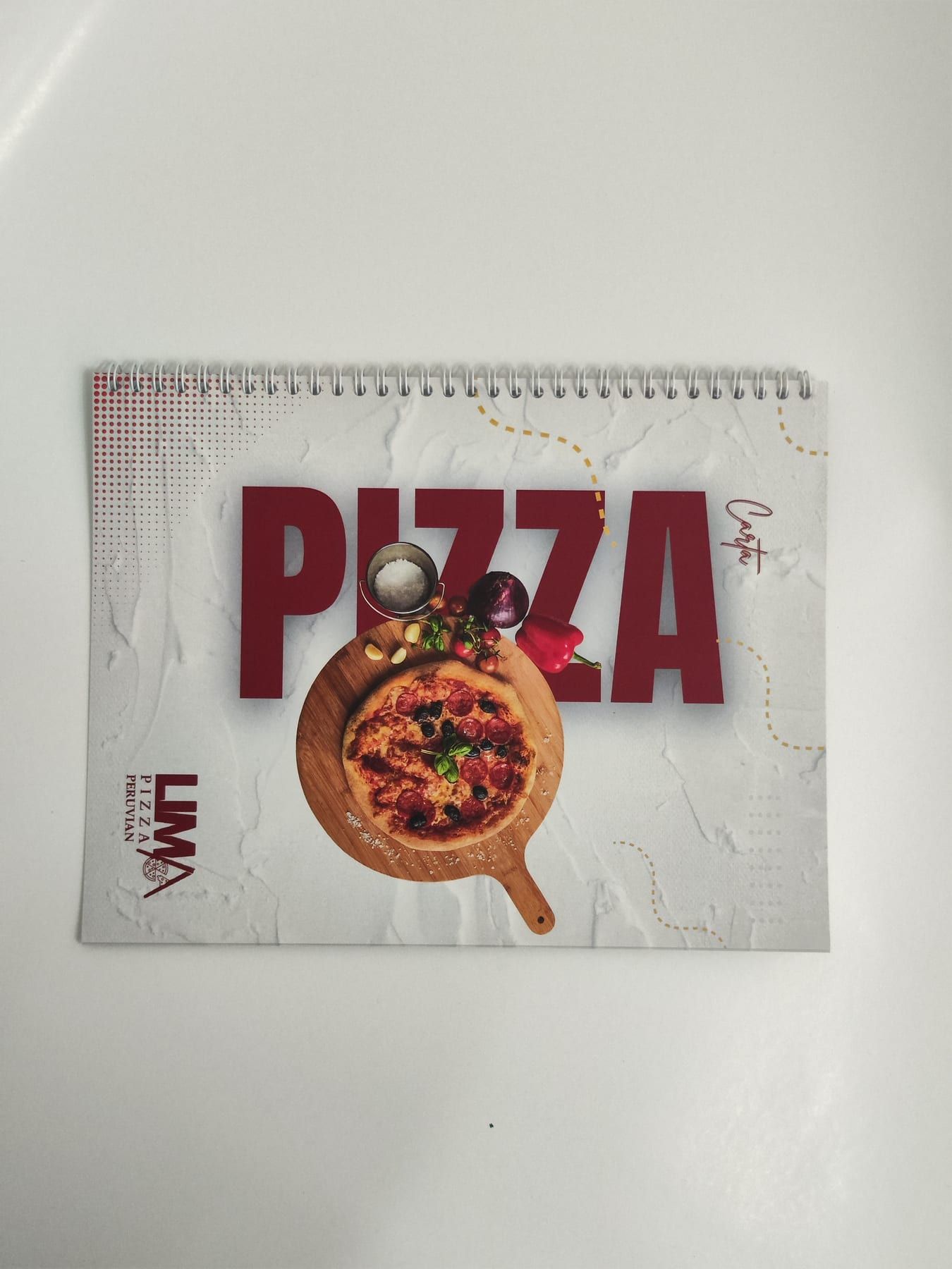 Carta de pizzería argollada con espiral metálico, portada impresa a todo color con fotografía de pizza artesanal