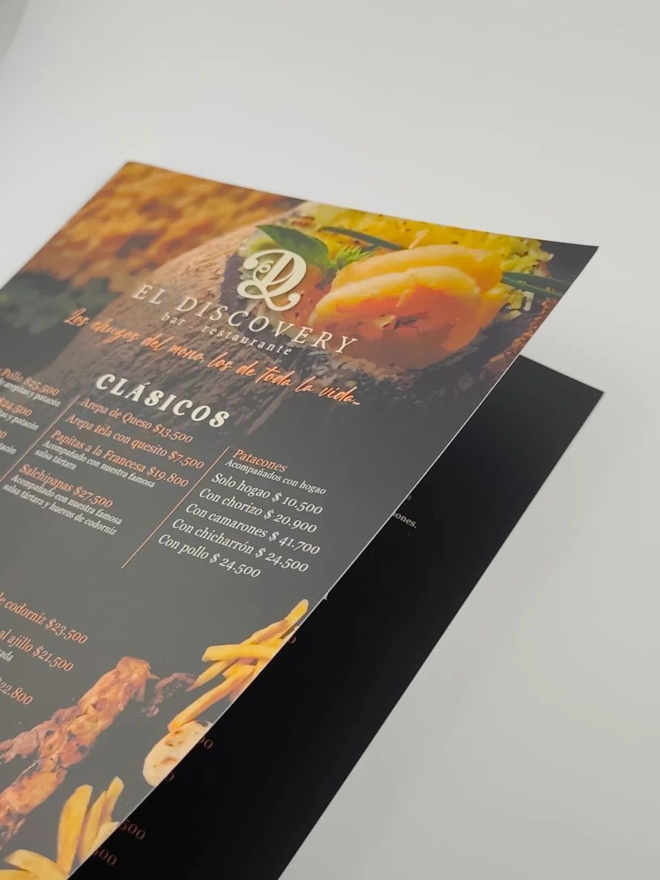 Folded cardstock menu printed by Rocco Gráficas · Medellín