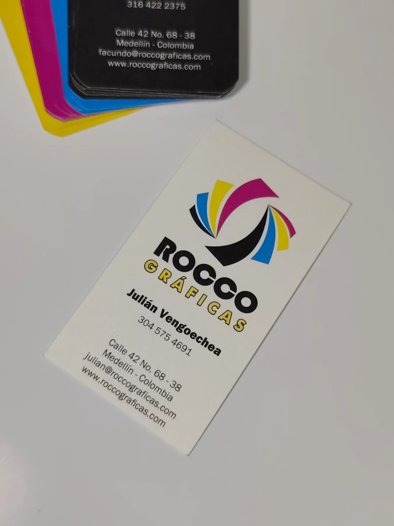 Business cards with luxury finishes printed at Rocco Gráficas in Medellín
